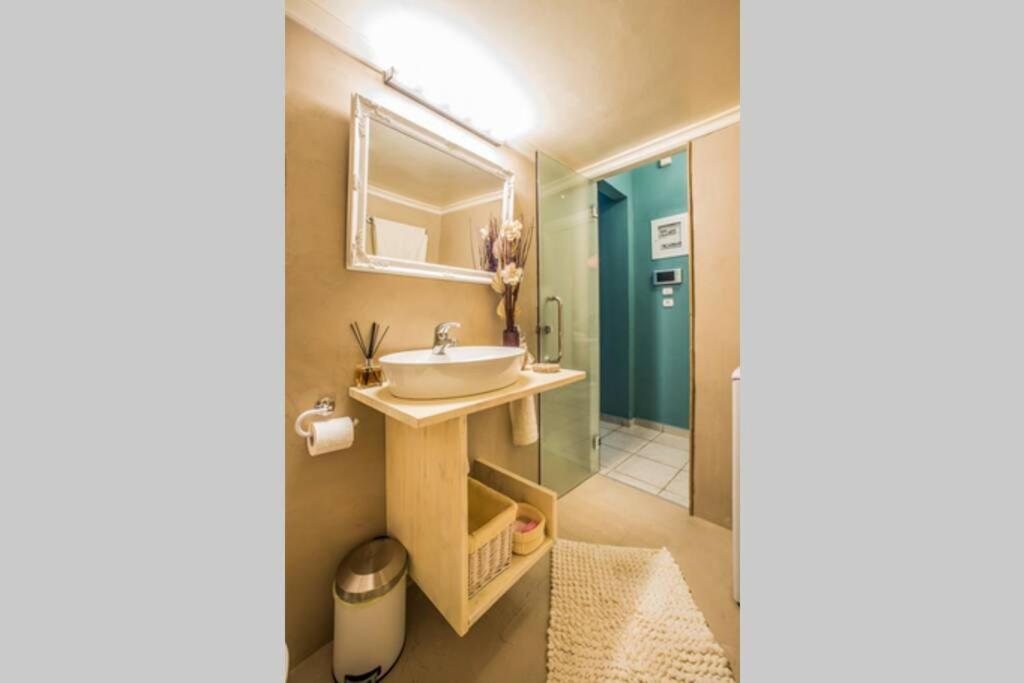 Athinas Apartment Пирея Екстериор снимка
