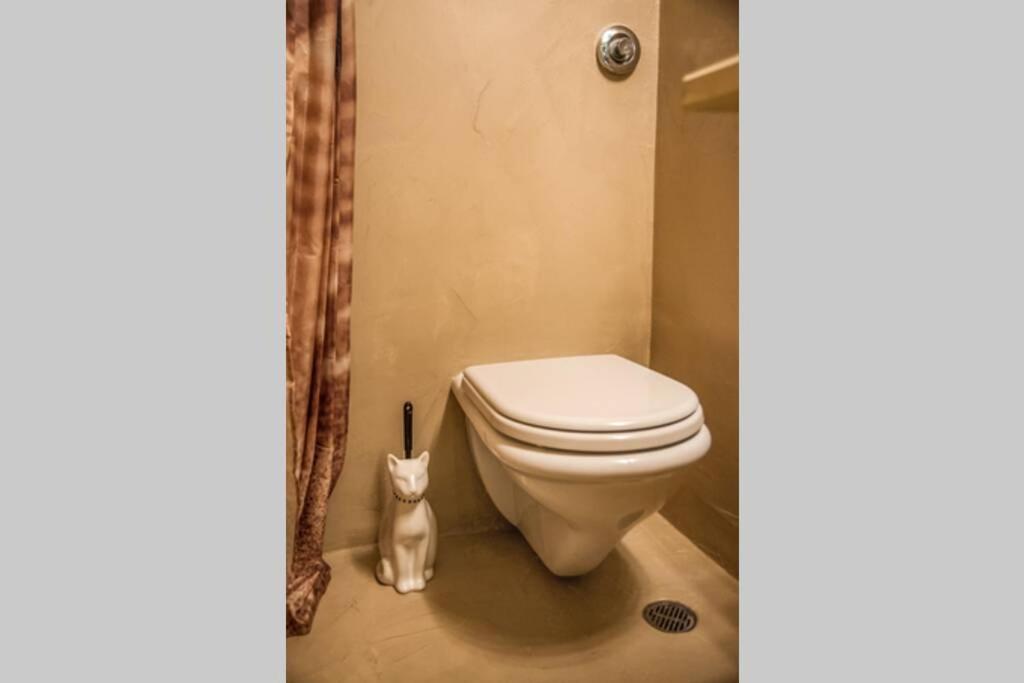 Athinas Apartment Пирея Екстериор снимка