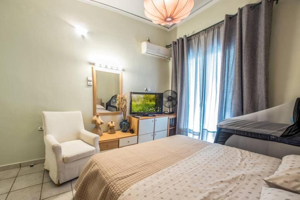 Athinas Apartment Пирея Екстериор снимка