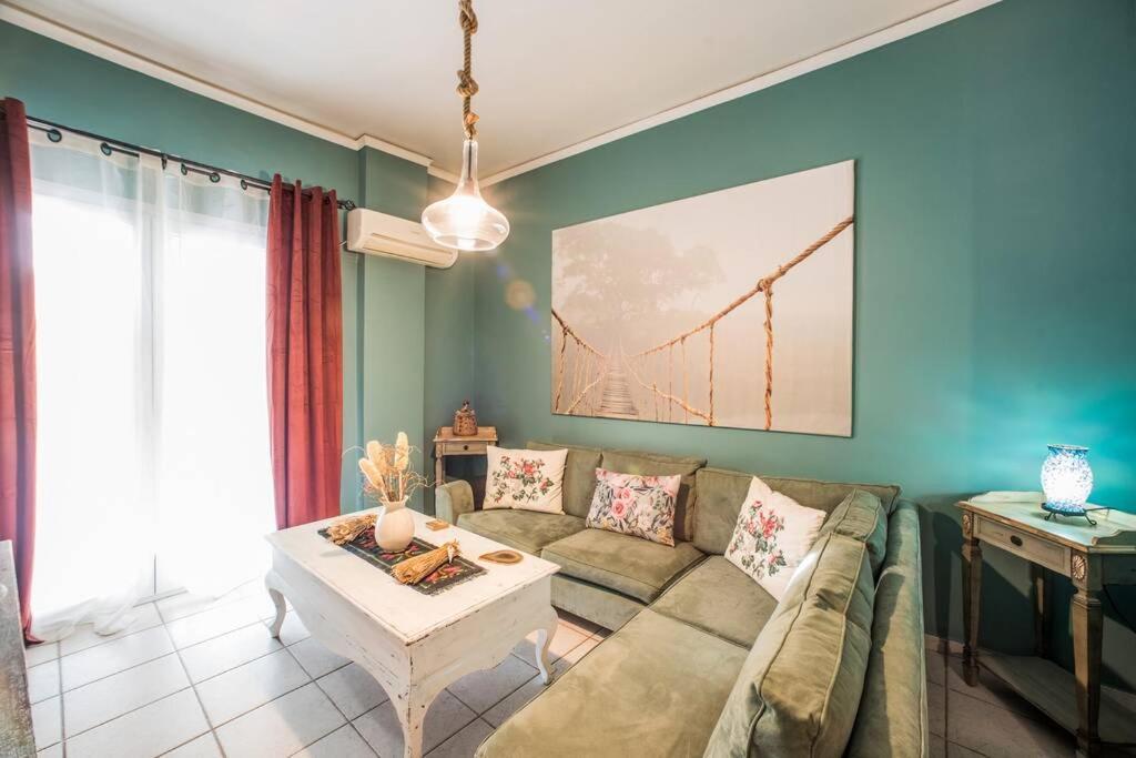 Athinas Apartment Пирея Екстериор снимка