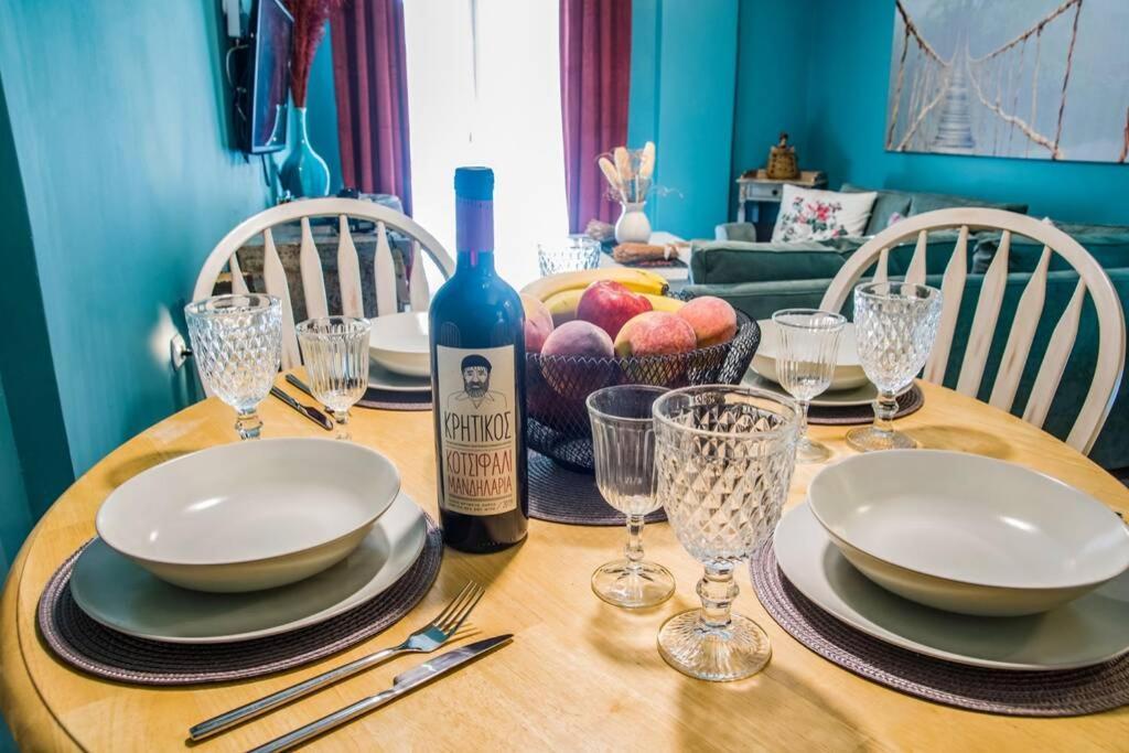 Athinas Apartment Пирея Екстериор снимка