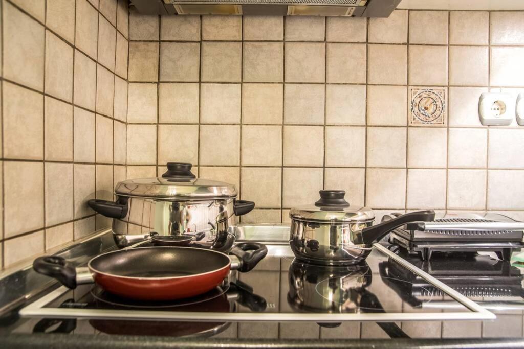 Athinas Apartment Пирея Екстериор снимка