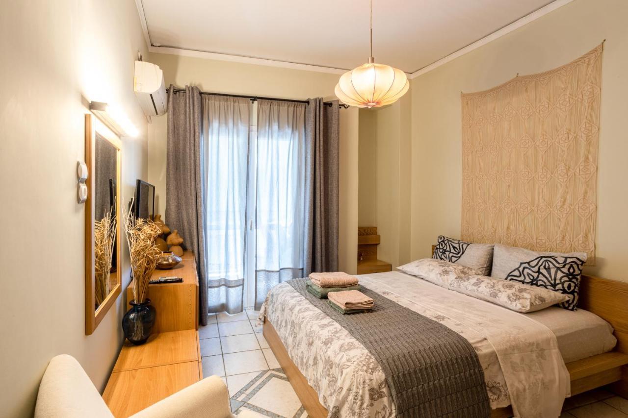 Athinas Apartment Пирея Екстериор снимка