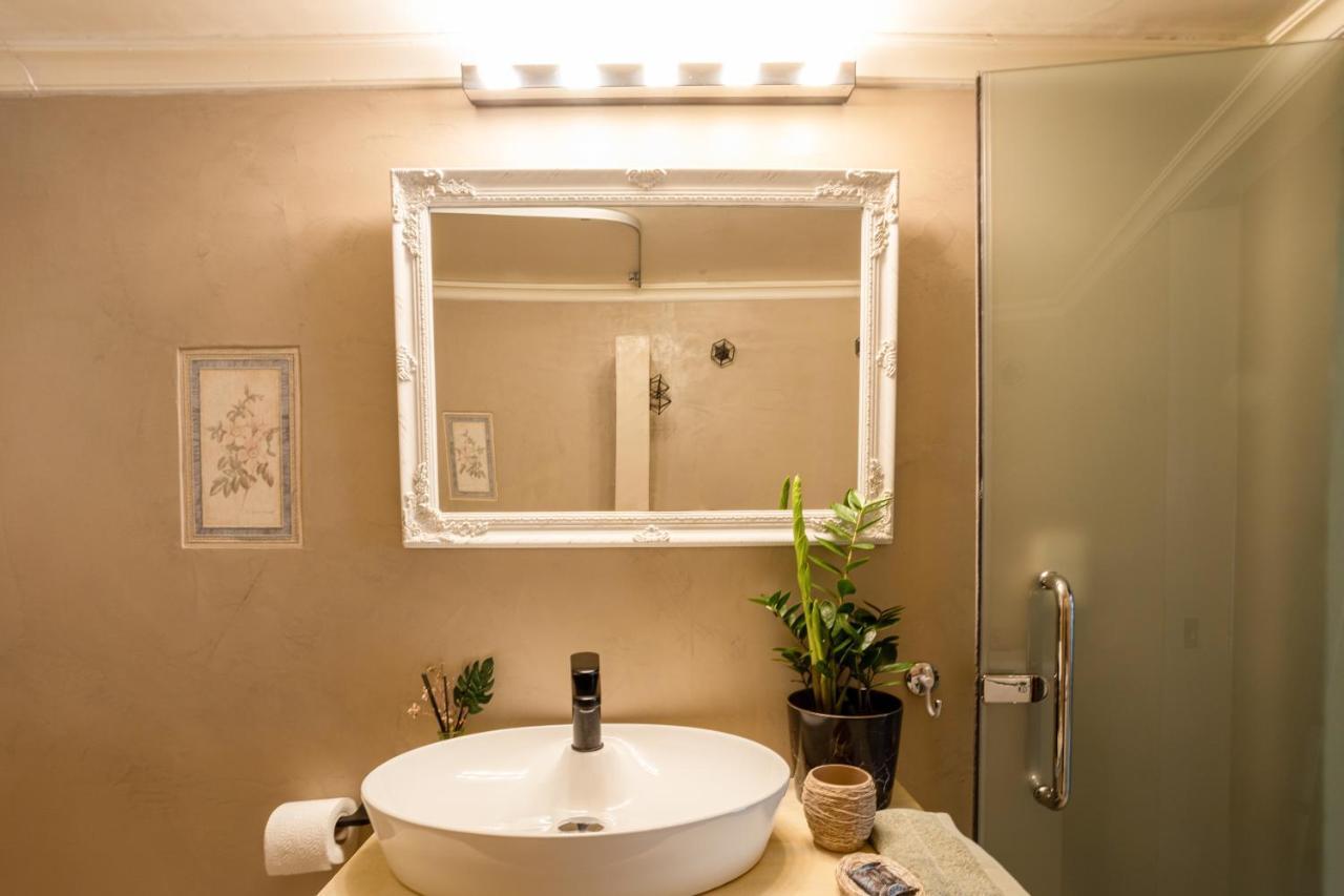 Athinas Apartment Пирея Екстериор снимка