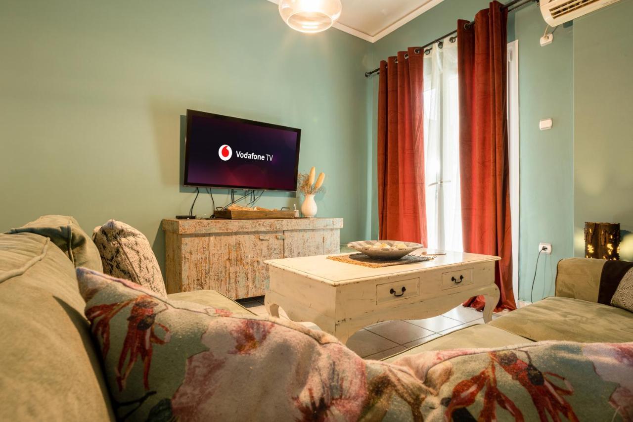 Athinas Apartment Пирея Екстериор снимка